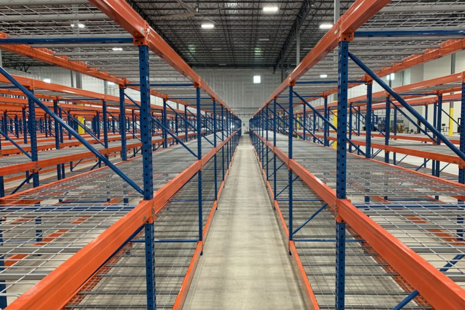 Maximize Storage Efficiency with Our Comprehensive Pallet Racking Solutions